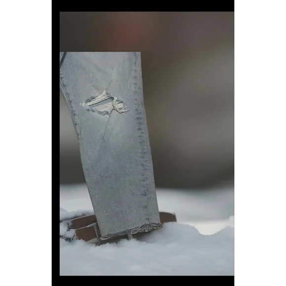 Women's Old Navy Light Blue Distressed Straight Leg Jeans Size 16 - Picture 4 of 6